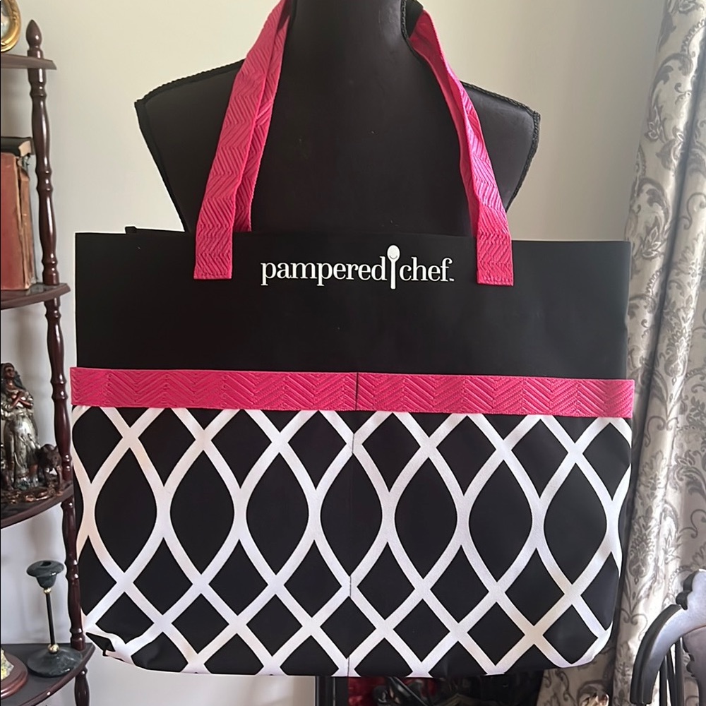 3 NEW BLACK PAMPERED CHEF LARGE CONSULTANT BAGS, OR TOTES FOR DAILY USE.